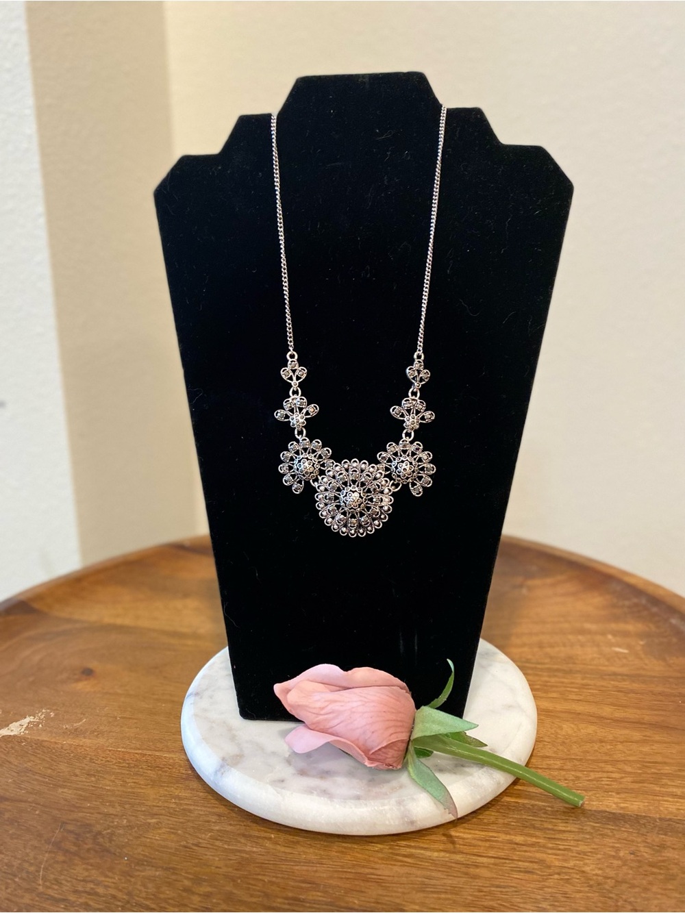 Silver Floral Filigree Statement Necklace - Elegant Women’s Jewelry